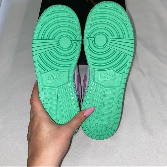 Nike Air Jordan 1 Mid GS Violet Shock 6.5Y 8W New - Picture 3 of 5